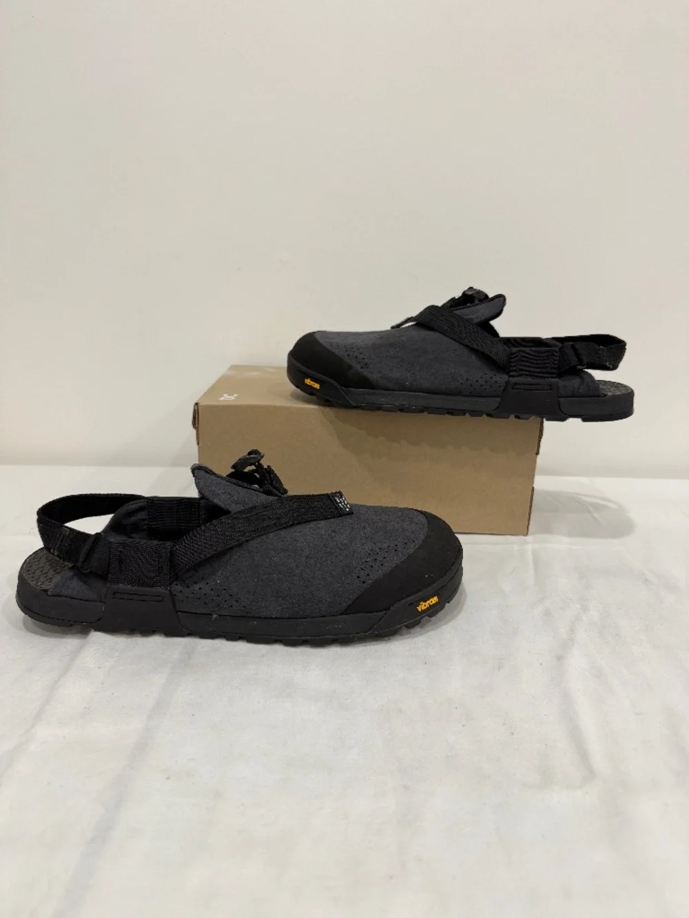 Used W/O Box! Men's Vibram Bedrock Sandals Mountain Clogs Black Grey Size 13